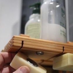 Etagère de douche Porte savon aimanté en bois massif carré à ventouses